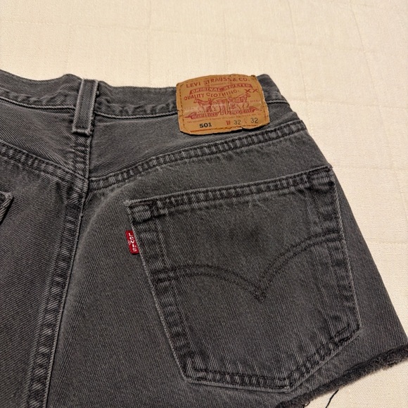 Vintage Levi’s shorts - Picture 3 of 7